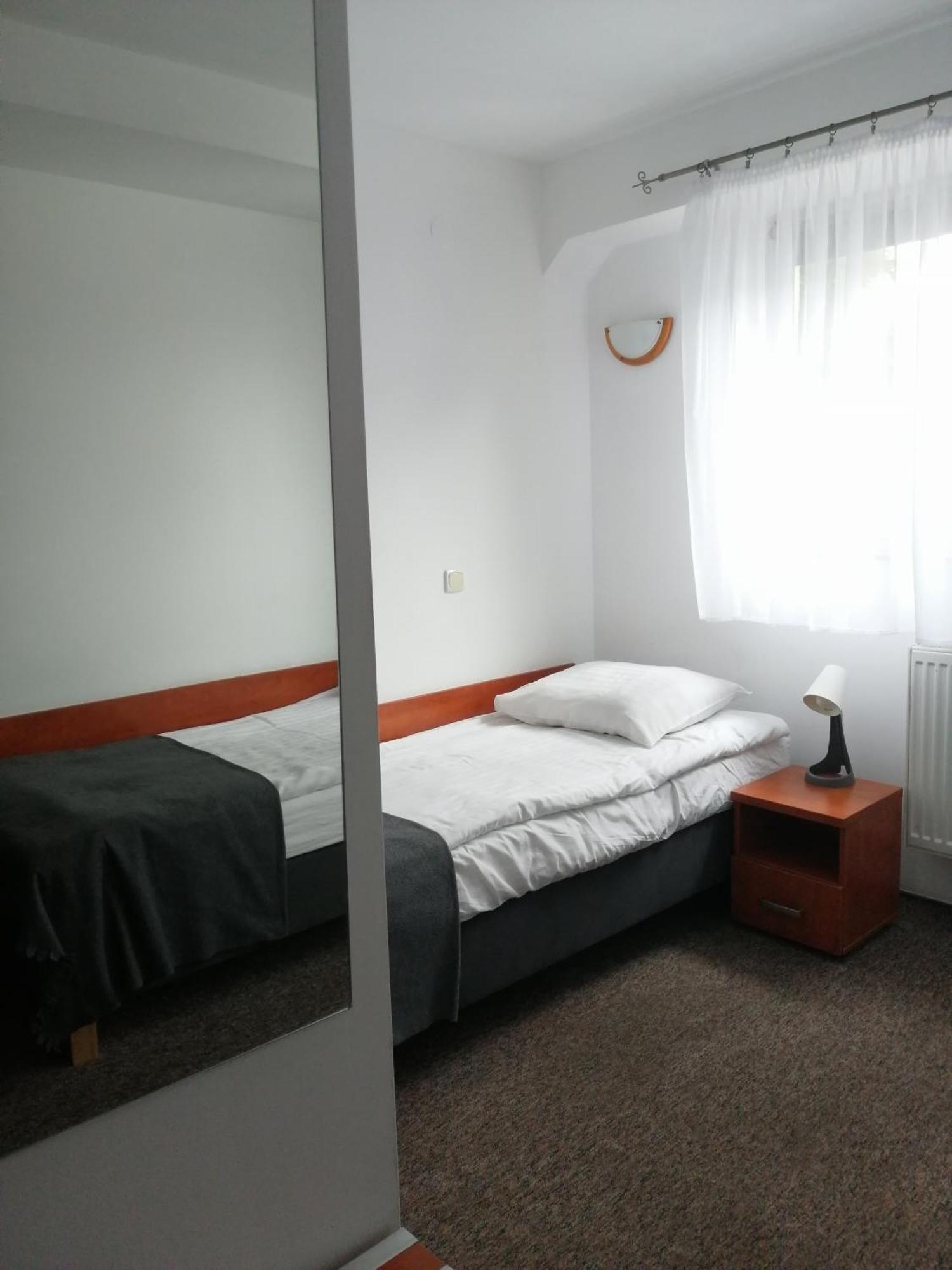 Hotel Dabrowiak Dąbrowa Górnicza Exteriör bild